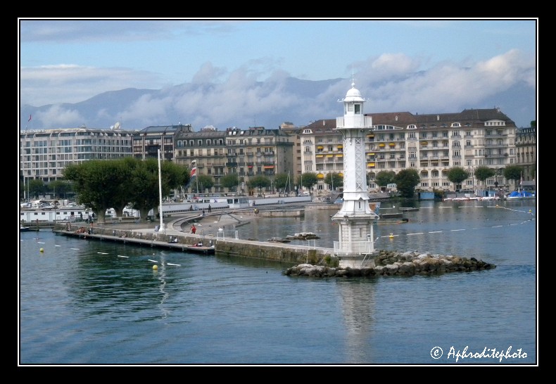 110 La jetée des Paquis avec son phare